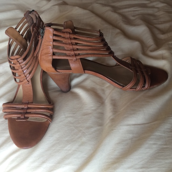 ❌SOLD❌ Nine West heeled sandals with zip-up ankle!