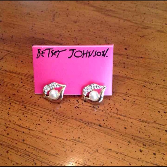 Betsey Johnson Jewelry - Betsey Johnson Crystal Lips and Pearl Earrings