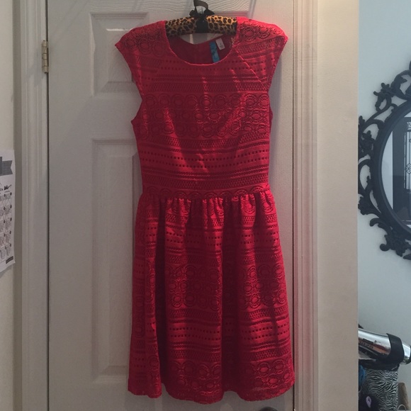 Francesca's Collections Dresses & Skirts - Francesca's super cute red lace dress 💃