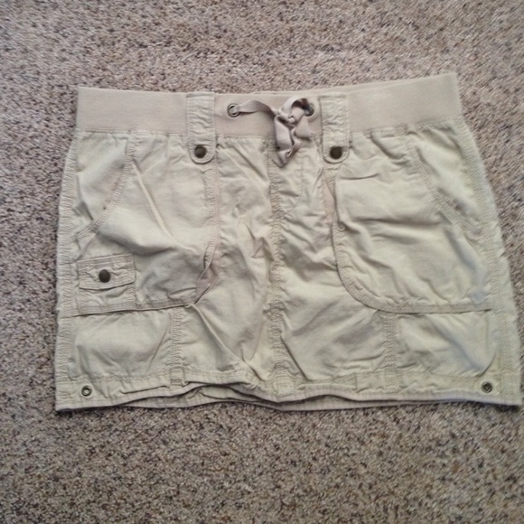 Old navy cargo mini khaki mini skirt Large