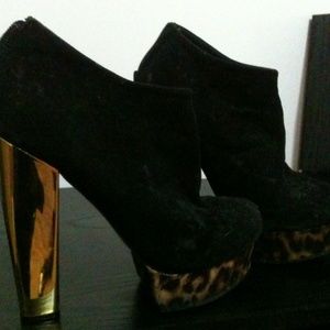 Black & Gold w/satin leopard trim platform heels