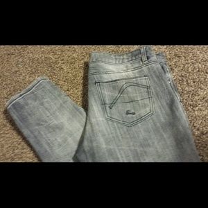 Guess Skinny Jeans. NWOT size 31