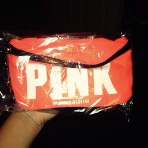 🐰Easter sale🐰VS Pink fanny pack. 😊🎀