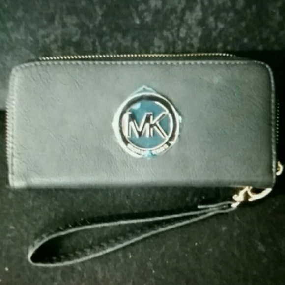 M K wallet
