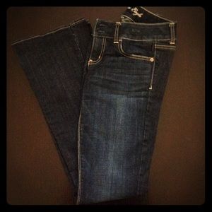 American Eagle Regular Stretch Jeans.