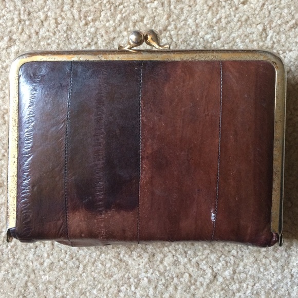 🚨LAST CHANCE🚨 Brown Eel Skin Clutch