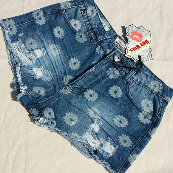 Hot Kiss Denim - NWT!  'Hot kiss' CiCi shorts