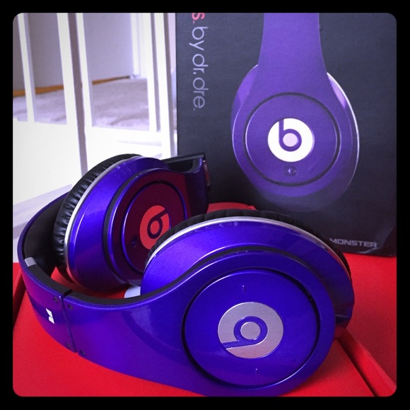 Studio Beats By Dre.