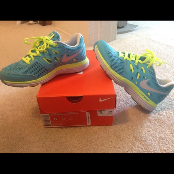 NIKE DUAL FUSION Lite size 6