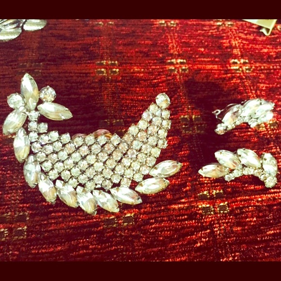 1940's Vintage Rhinestone Pin & Earring Set