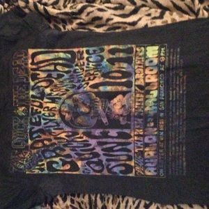 Cute Grateful Dead graphic tee! 👾💕