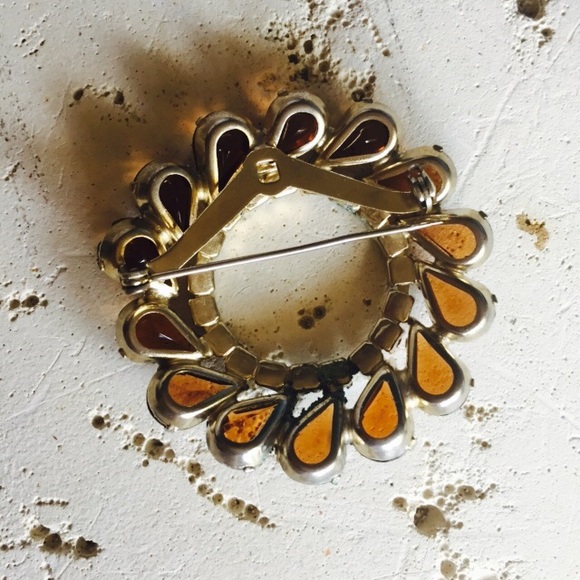 Beautiful Amber Pin - Picture 2 of 3