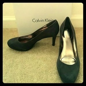 Calvin Klein grey pumps