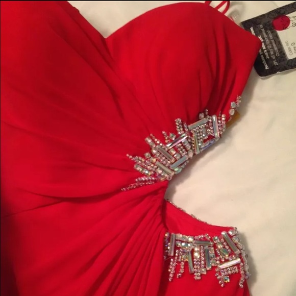 Red Faviana Prom Dress - Picture 2 of 3