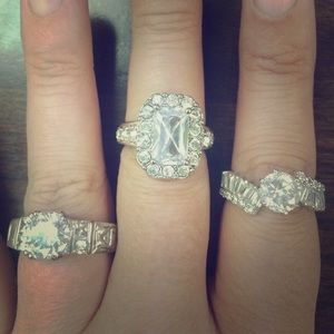 set of 3 rings. CZ/fashion.