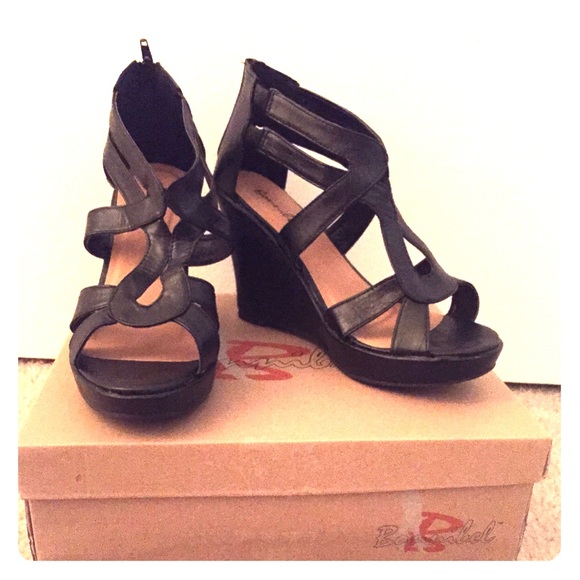 Black wedges