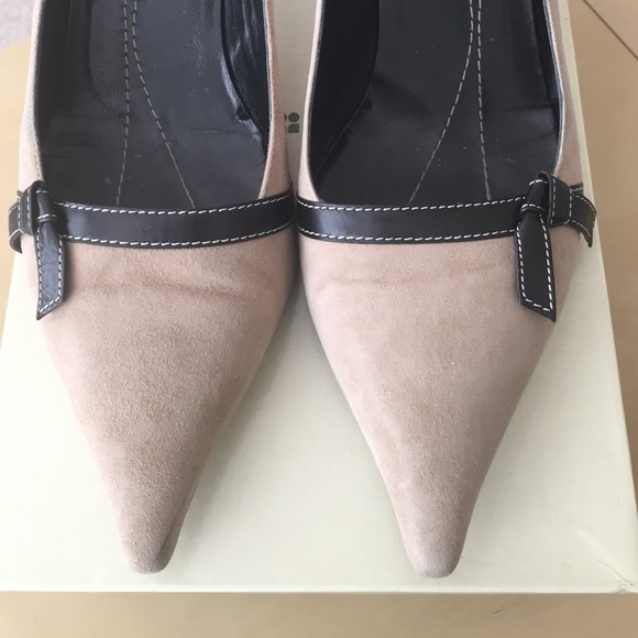 kate spade Shoes - 💥HP 6/10💥 Authentic Kate Spade taupe suede pumps