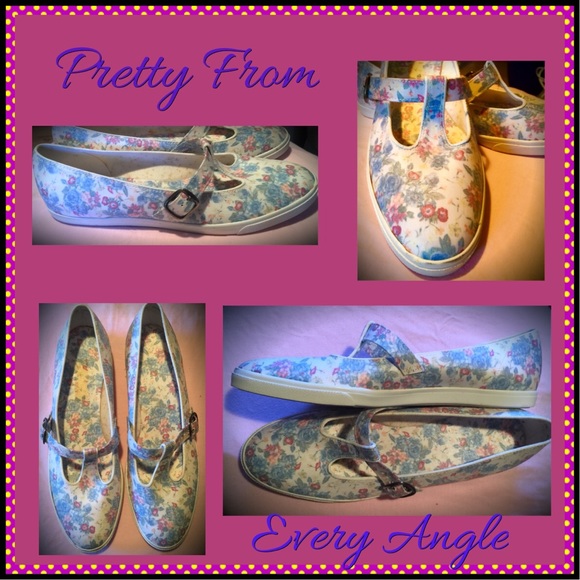 NEW LISTING💕LIKE NEW CANVAS MARY JANES - Picture 3 of 4