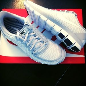 Nike Frees White Chevron