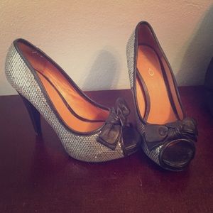 Silver and black peep toe heals