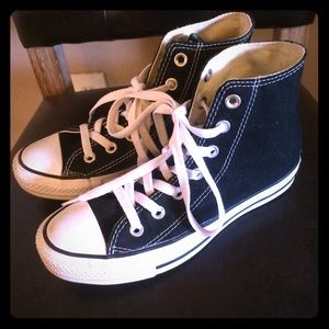 Woman's size 6 converse