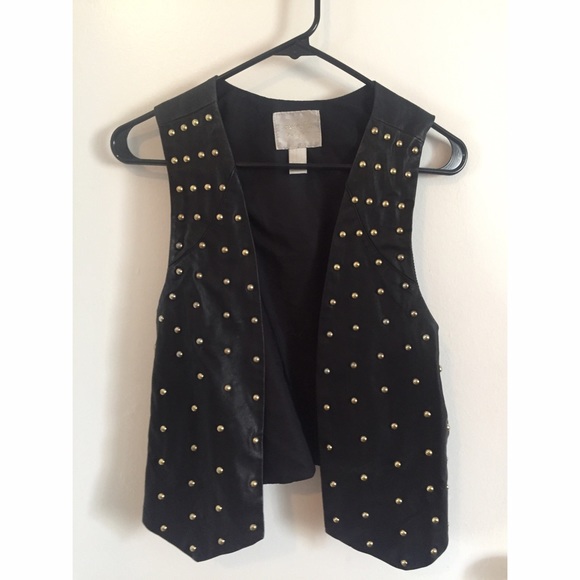🎉HOST PICK!🎉Gold Studded Black Faux Leather Vest