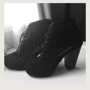 Bamboo Huxley Women's Booties