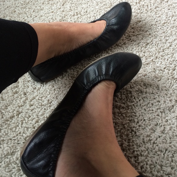 Old Navy black ballet flats