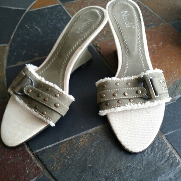 ❌❌sold❌❌ Chic Bebe Wedge