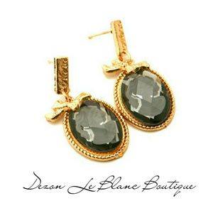 Vintage  (Look) Earrings