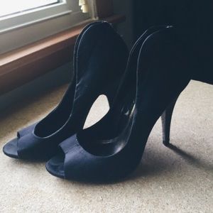 Black Steve Madden Almond Toe Suede Pumps