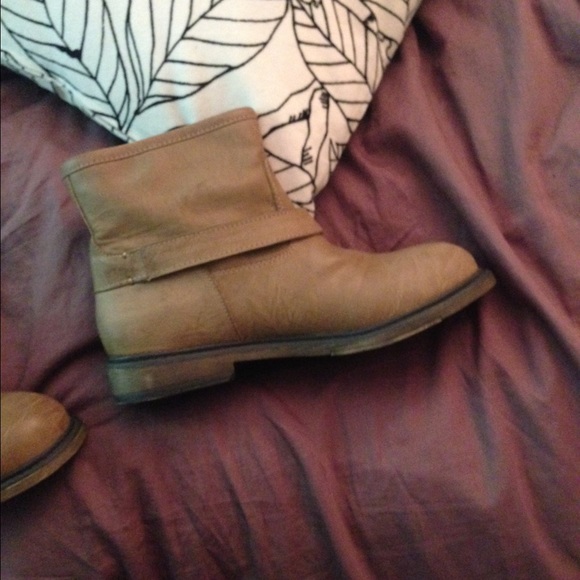 Short brown boots - Picture 1 of 4
