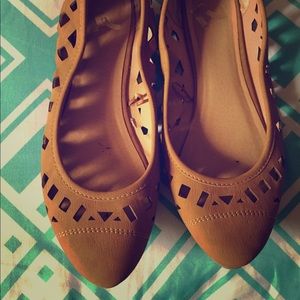 Tan suede flats 🎀