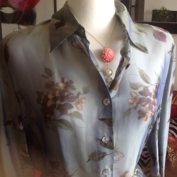 🌺Gorgeous Sheer Floral Blouse SALE👍 - Picture 3 of 4