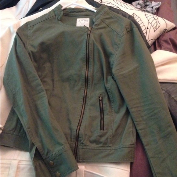 green jacket - Picture 1 of 3