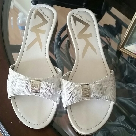 Anne klein sport .