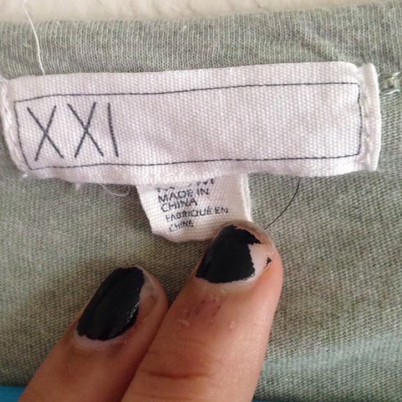 Green pull over - Picture 2 of 2