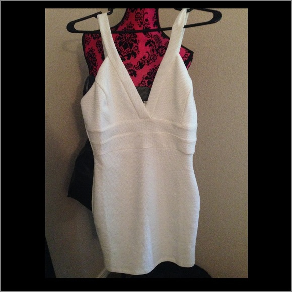 White dress - Picture 1 of 3