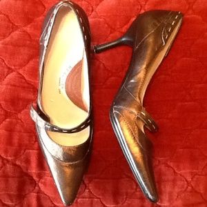 Kenneth Cole Reaction pumps