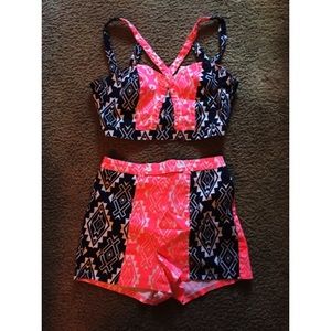 Two peice crop set with shorts 🌞