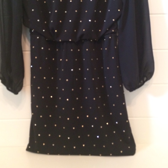 Cocktail dress with sheer sleeves. - Picture 3 of 3