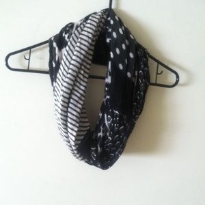 Black and white scarf
