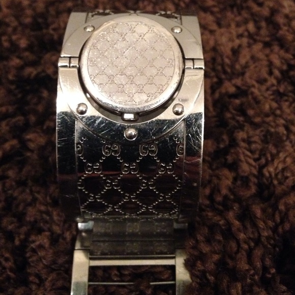 Gucci Twirl Watch gently worn!  Comes w case & Box main image 4