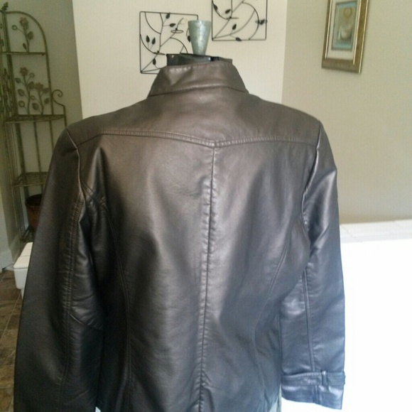 Jacket with snap sleeve - Picture 2 of 2