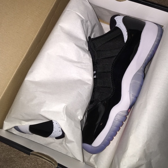 Jordan Shoes - SOLD ❤️❤️BNIB Infrared 11s size 6y grade school