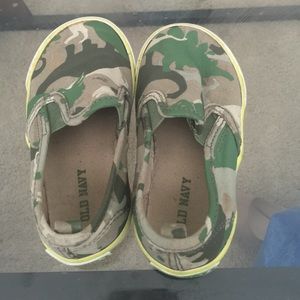 Old navy toddler slip Ons size 7
