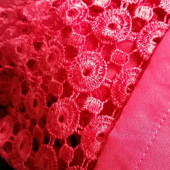 ❌SOLD❌ 🆕 NWT Red Fringed Bottom Tank Top - Picture 2 of 2