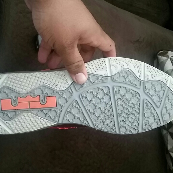 Air Max Lebron x Low - Picture 4 of 4