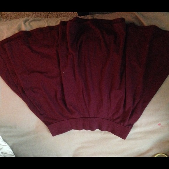 MAROON HOLLISTER HIGHWAISTED SKIRT