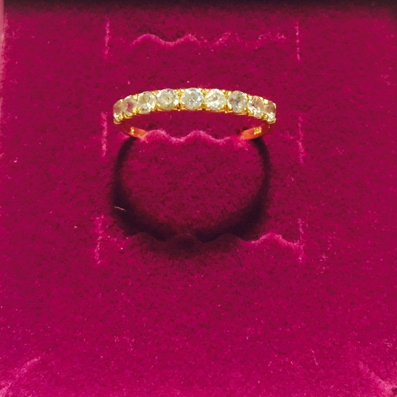 SOLD Solid 18k Yellow Gold Ring - Picture 4 of 4